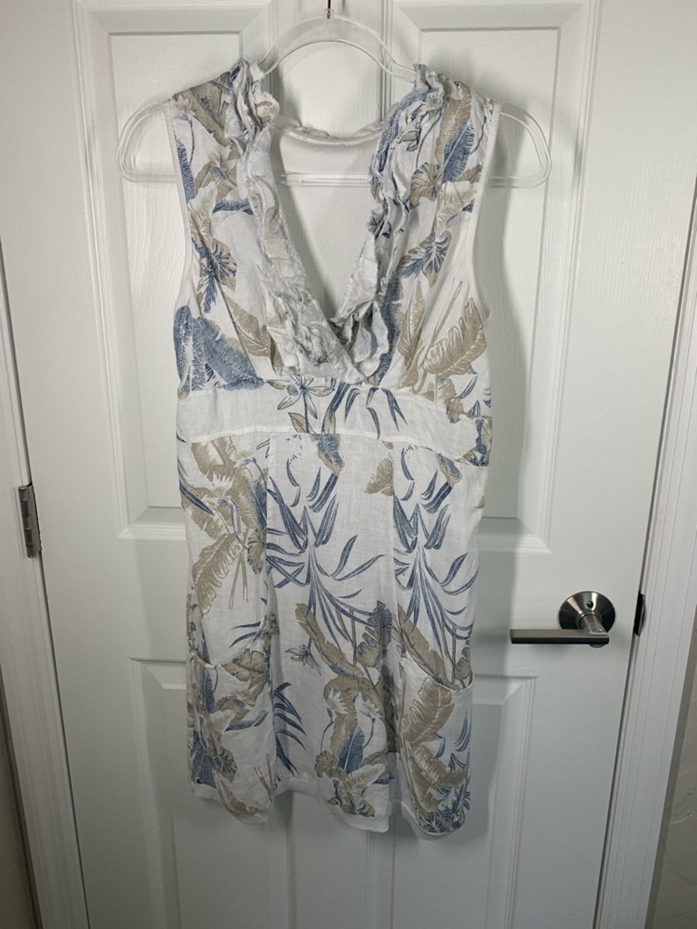 Linen ruffle front dress white with blue/ tan feather and leaf print size L/XL